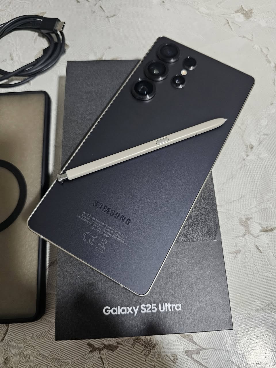 SAMSUNG GALAXY S25 ULTRA ახალ მდგომარეობაში,