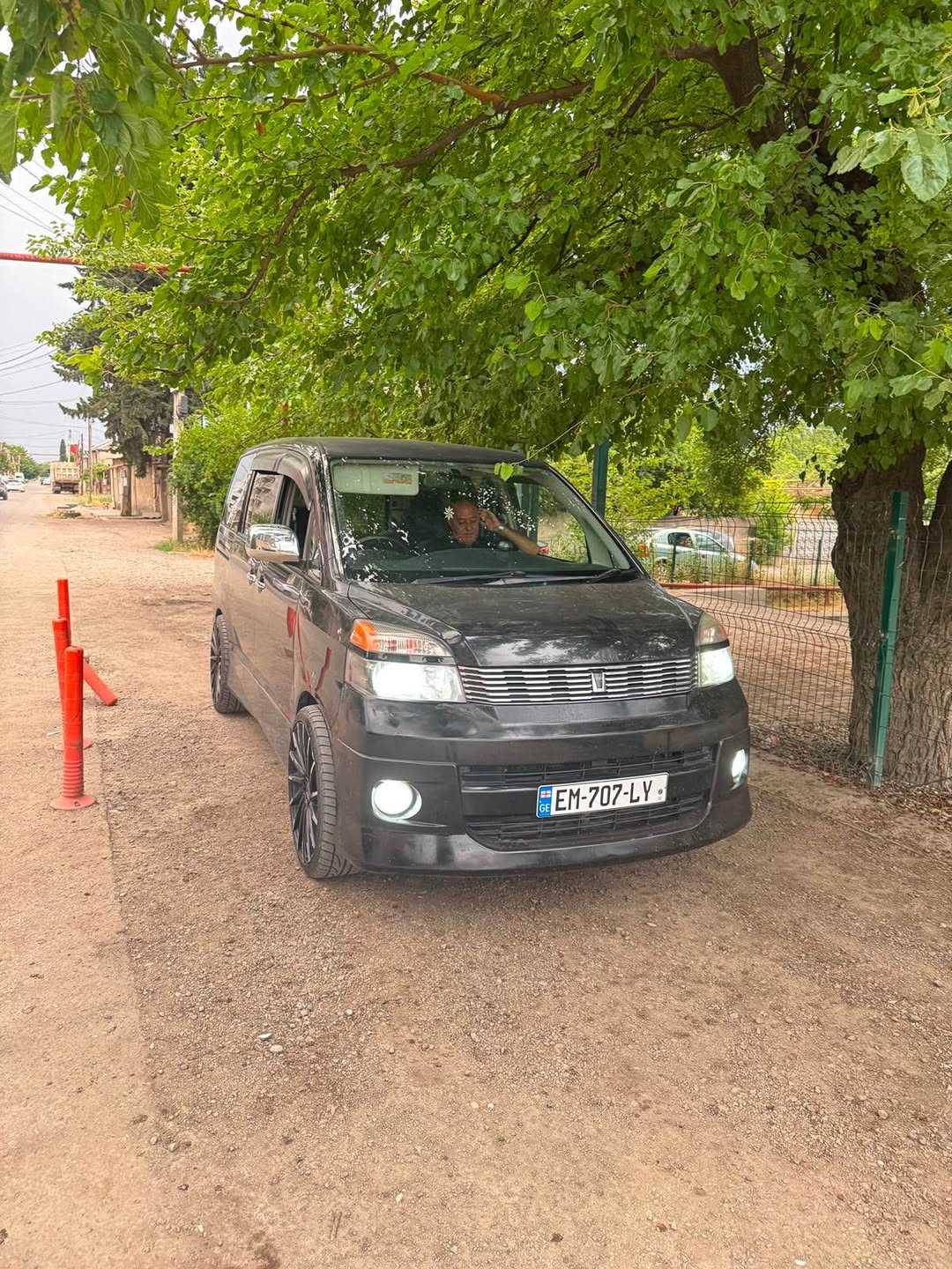 Toyota Voxy 2002 — 3,700$