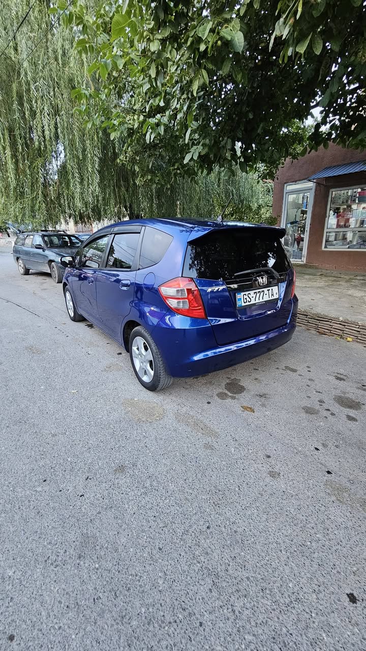 იყიდება იცვლება 2010 1.3 4.5$ 161.გ.ბ