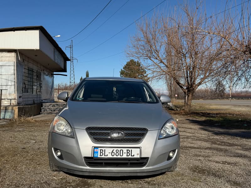 Avtomobil