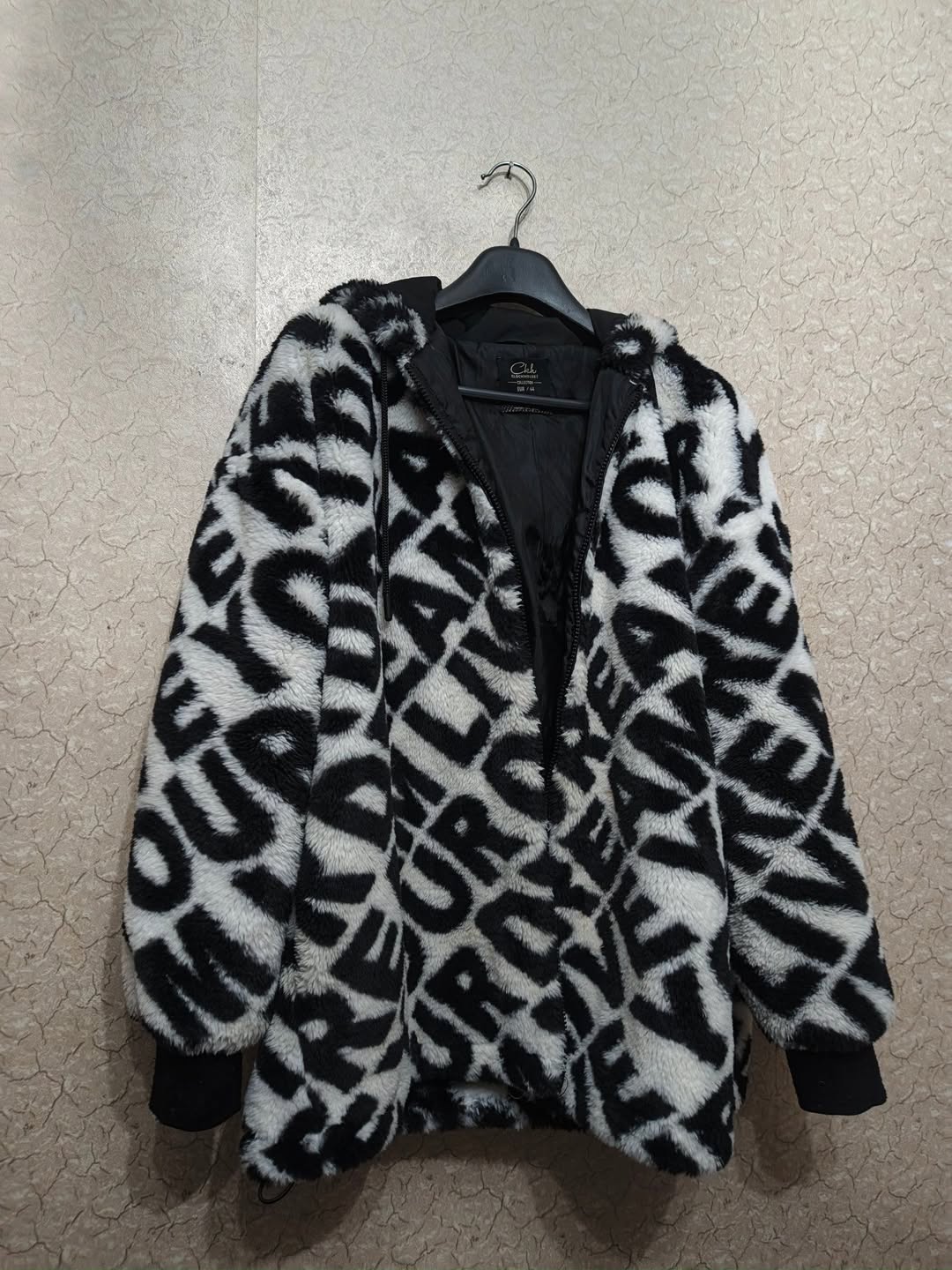 Шубка с капюшоном, размер L-XXL