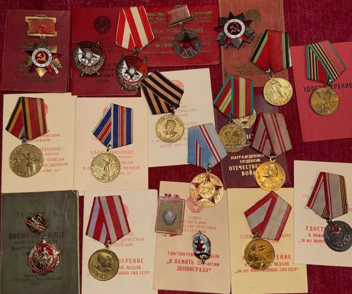 Սովետական մեդալներ և նշաններ
