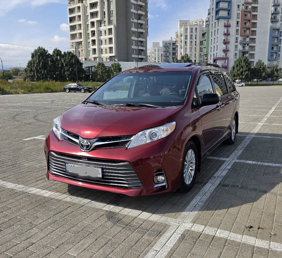 Toyota Sienna 2016 — 14,500$