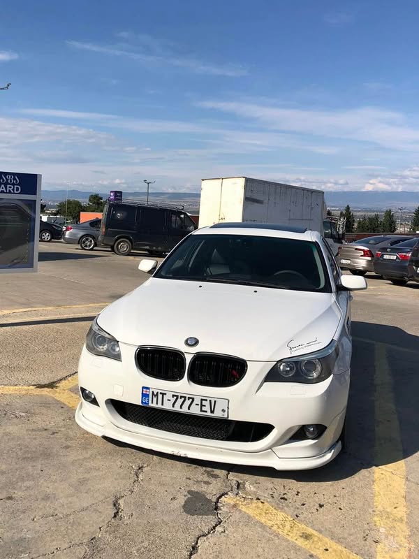 Avtomobil