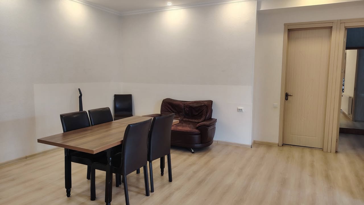 ქირავდება 3 ოთახიანი ბინა ახალ აშენებულ — 450$