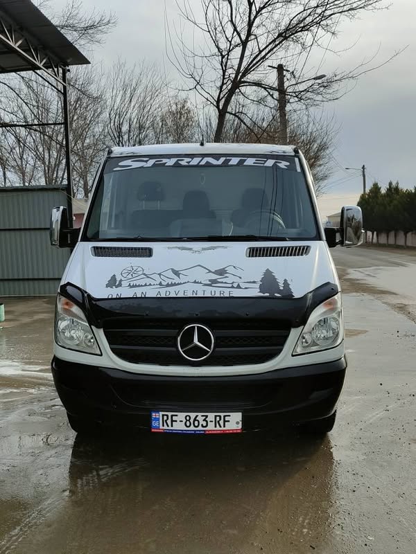 Avtomobil