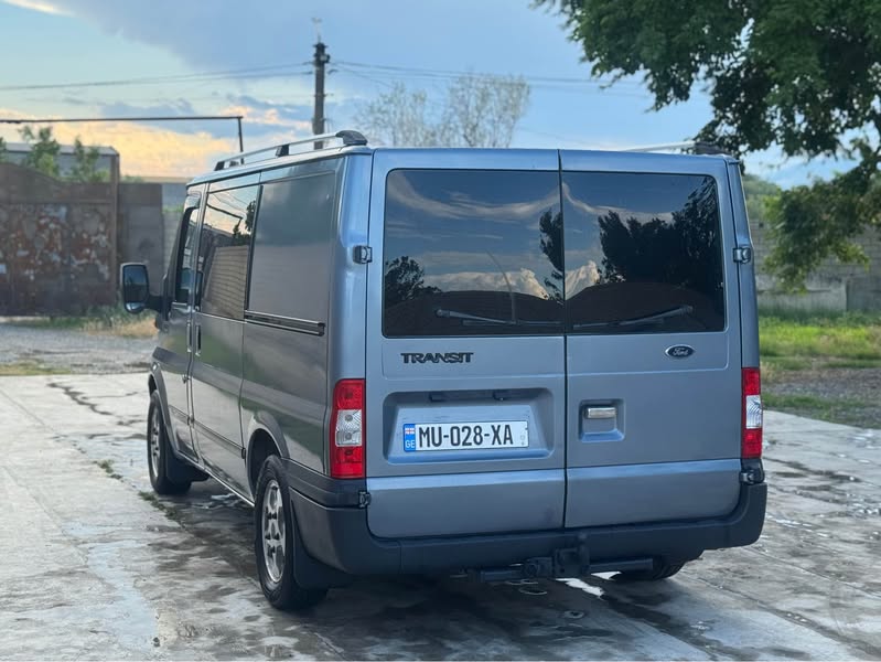 Avtomobil