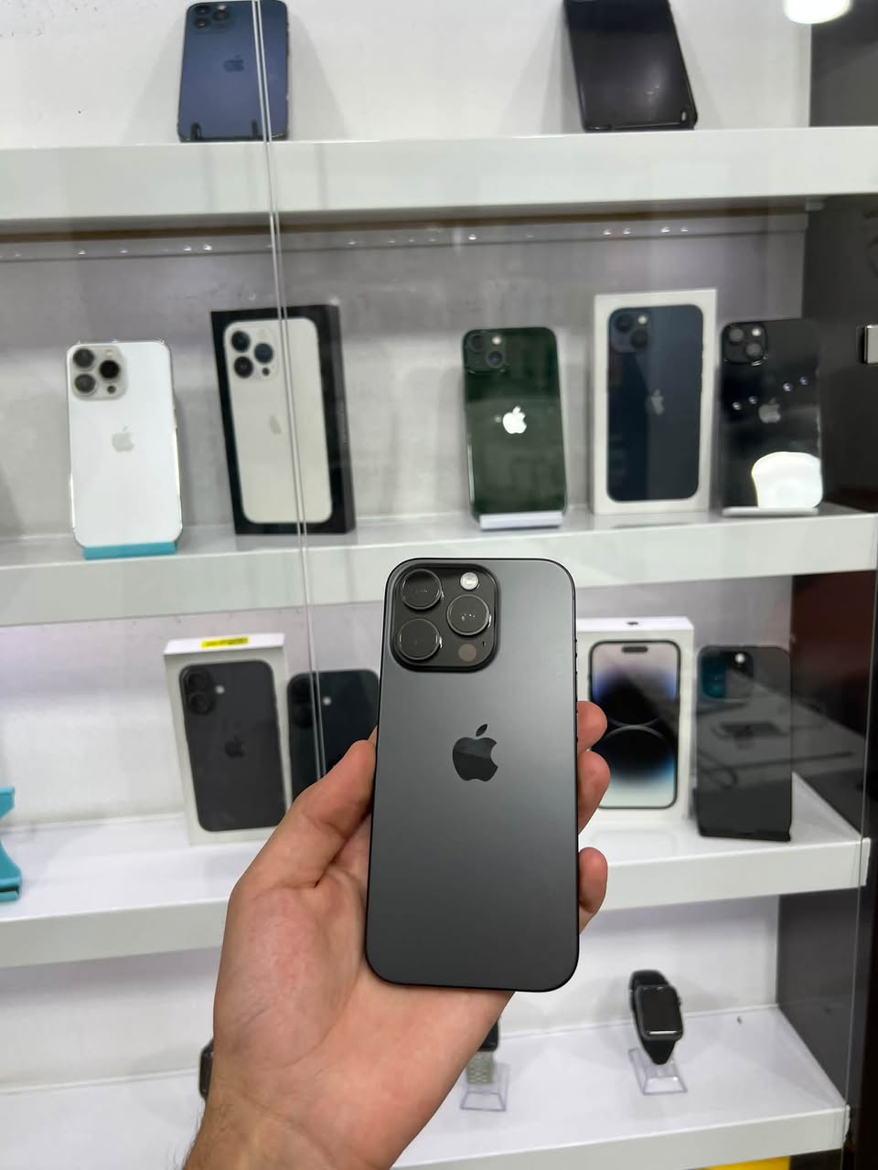 🖤 iPhone 16 Pro — Սև