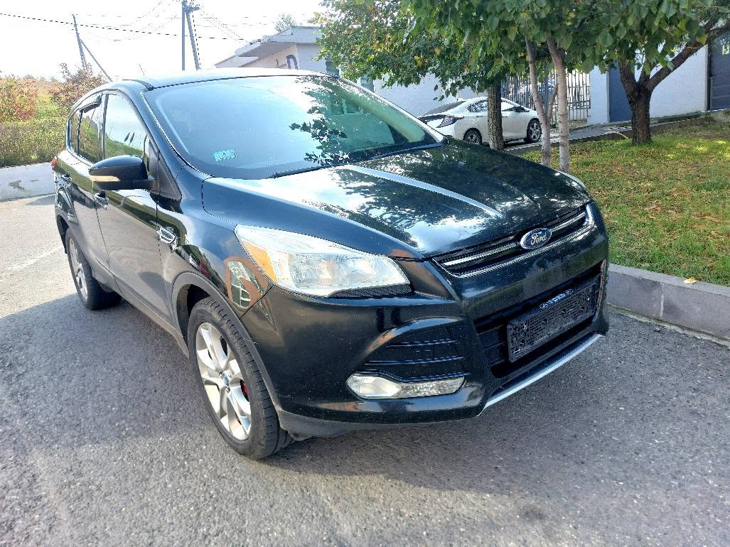 Mercedes-Benz 2013 — 4,500$