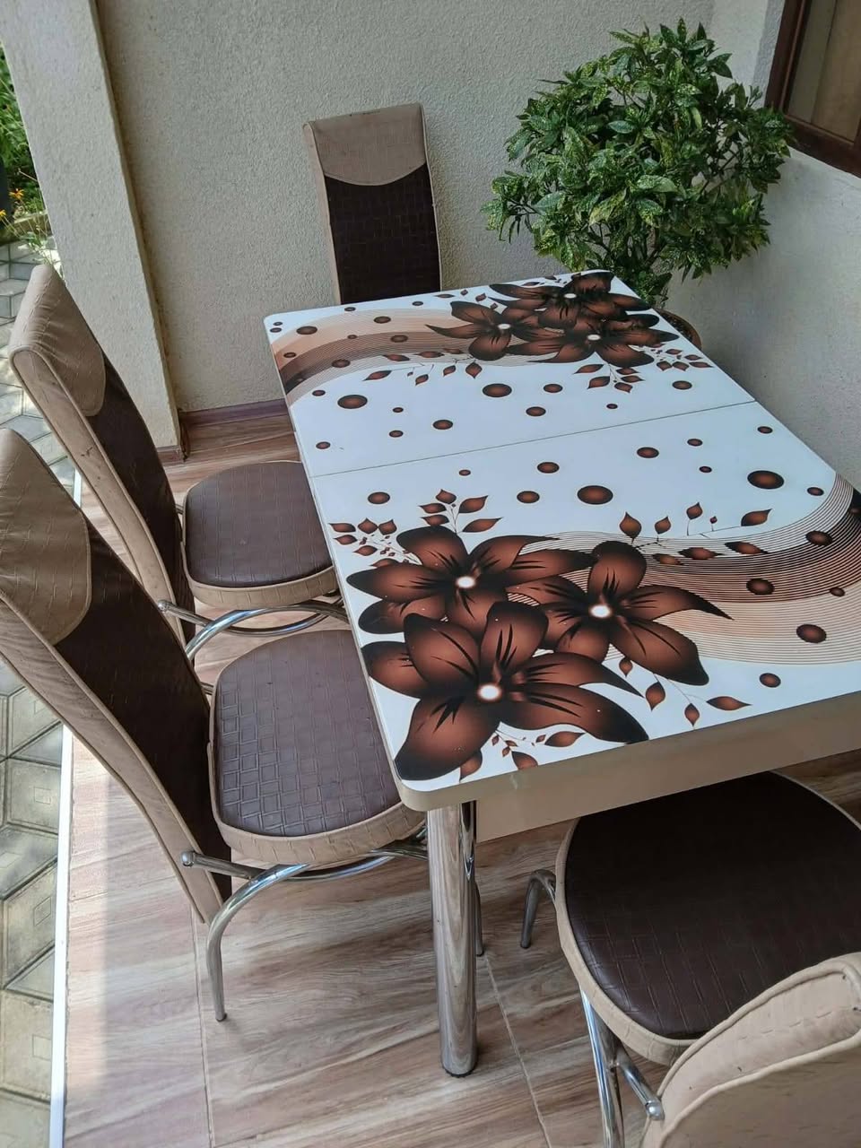 For sale urgently a kitchen extendable table 6 — 300₾