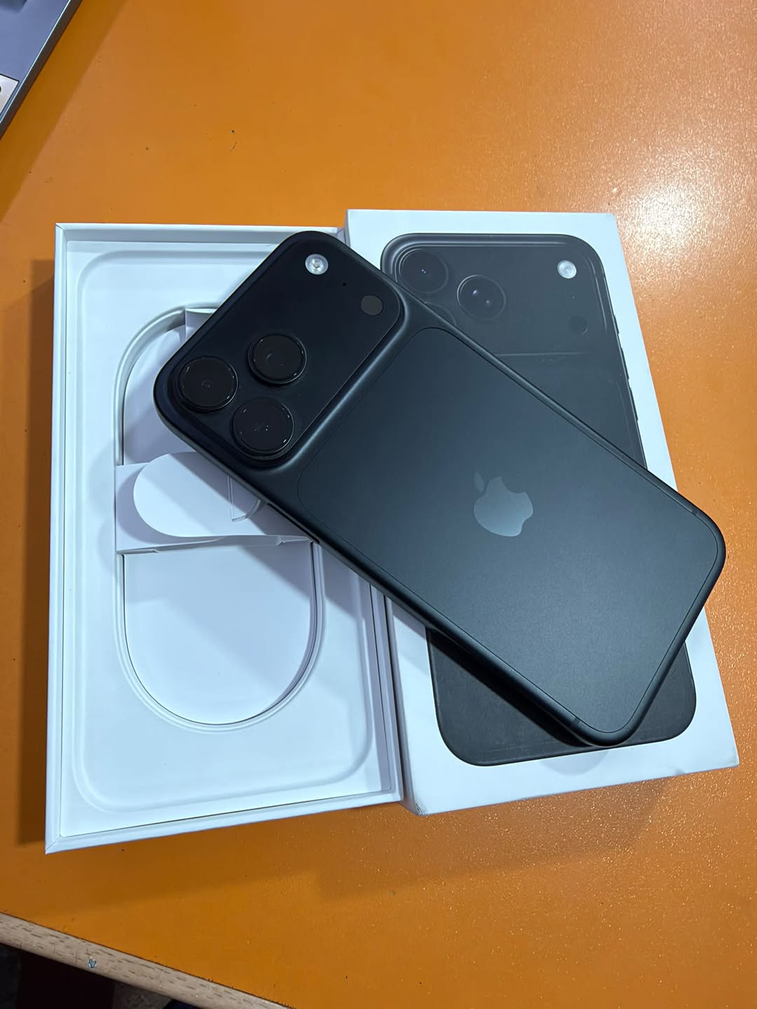 🔥 იყიდება iPhone 18 Pro Max — 5,200₾