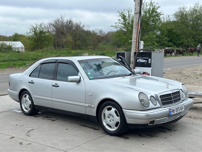 1998 թվական ավտոմոբիլ