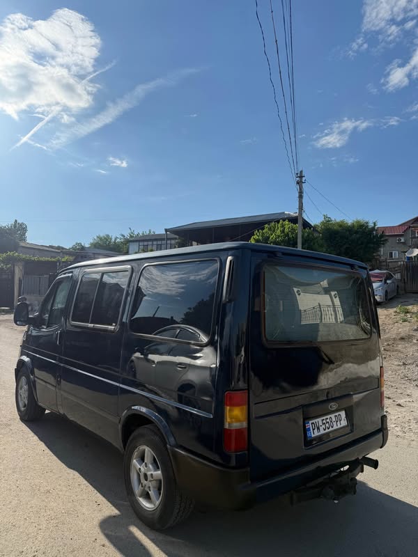 Ford 2000