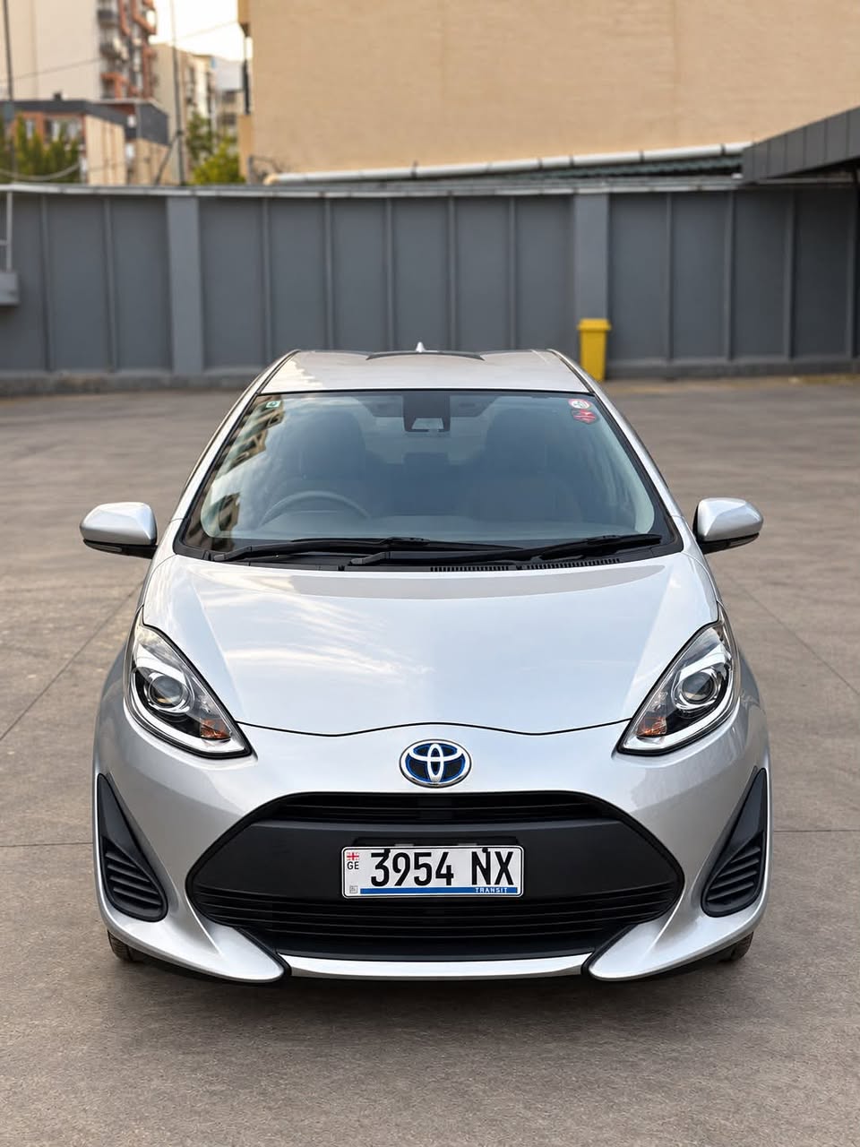 Toyota Aqua 2021 — 6,400$