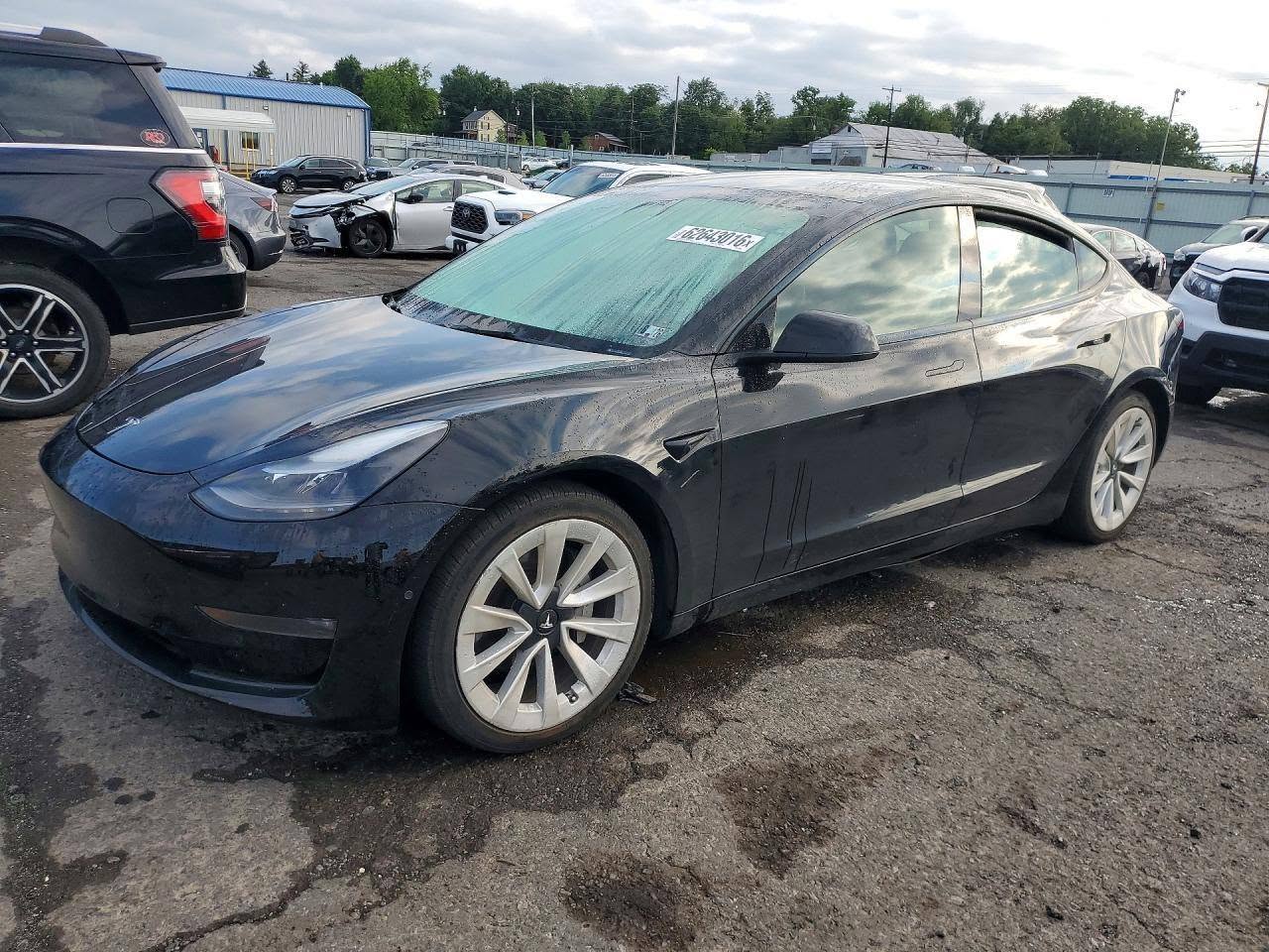 Tesla Model 3 2022 — 11,500$