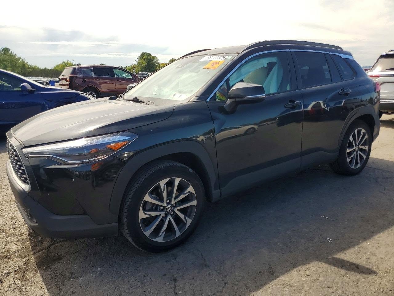Toyota 2022 — 9,400$