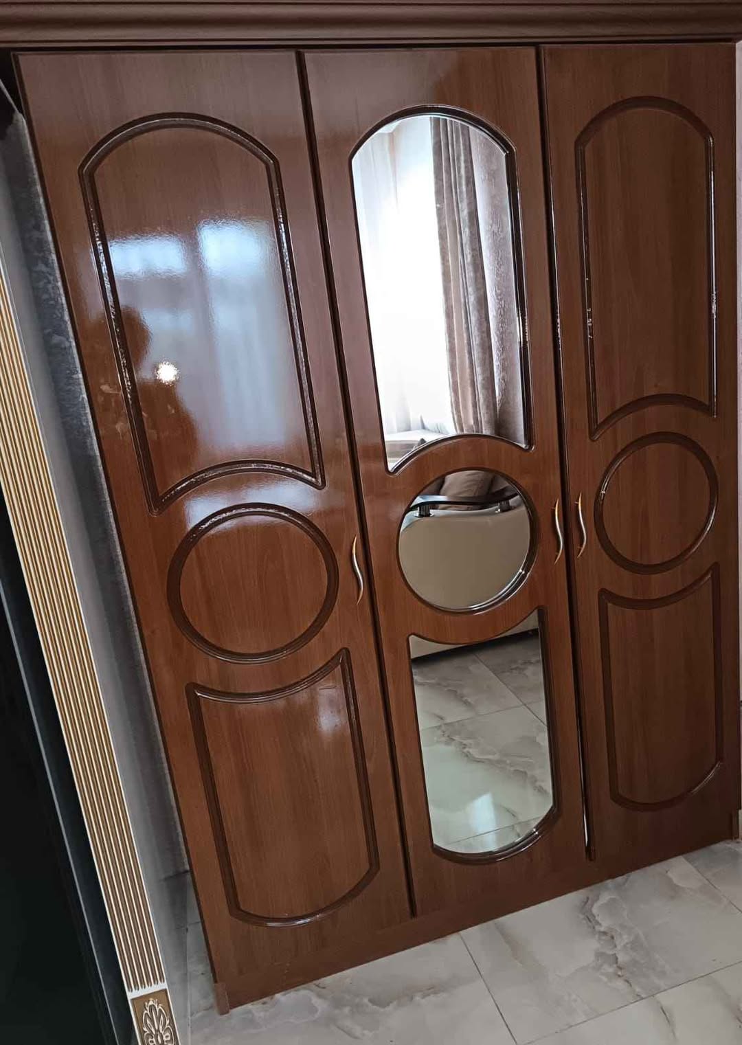 Վաճառվում է ննջասենյակի կահույք,նորի պես,90000֏ եթե