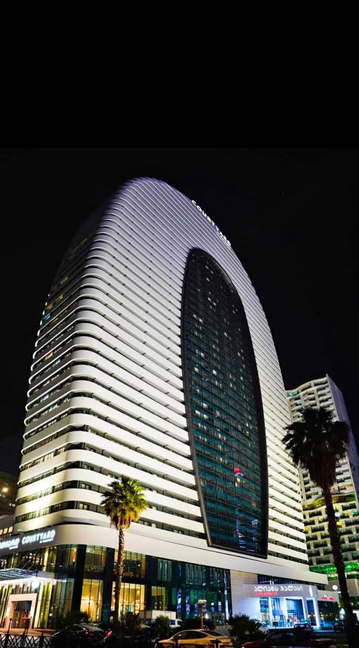 1+1 mənzil kirayə, Alliance Palace