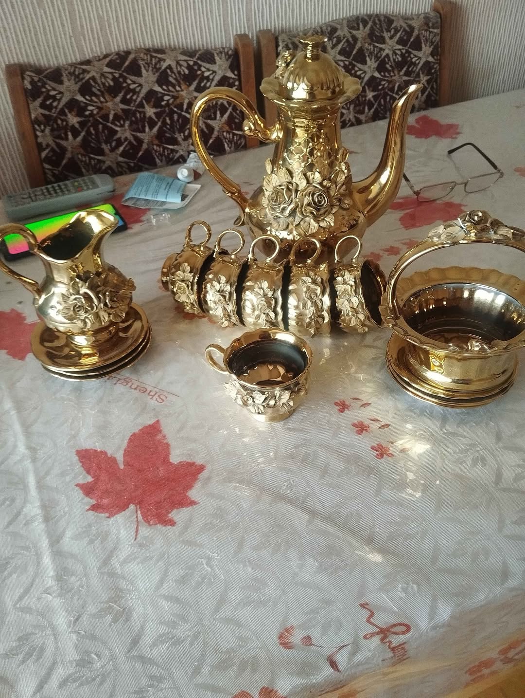 Qızılı dekorativ çay/qəhvə dəsti