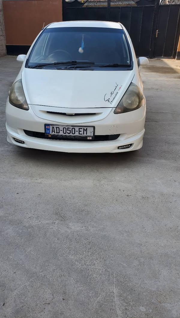 Avtomobil