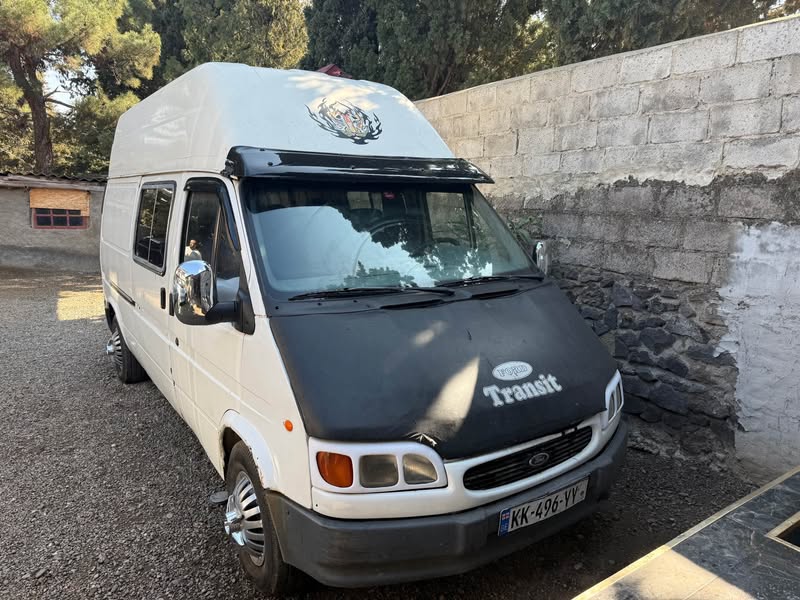 Avtomobil