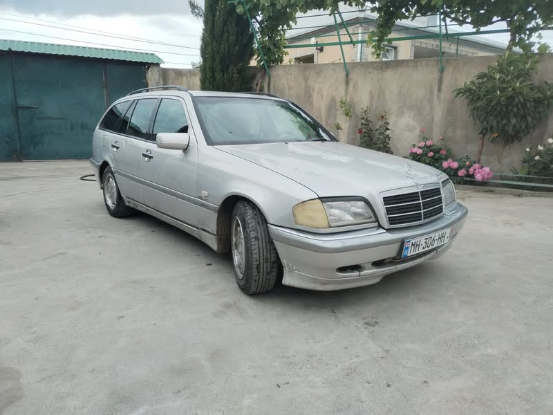 Avtomobil 1998