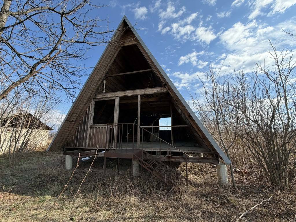 Kondol kəndində iki mənzil evi satılır