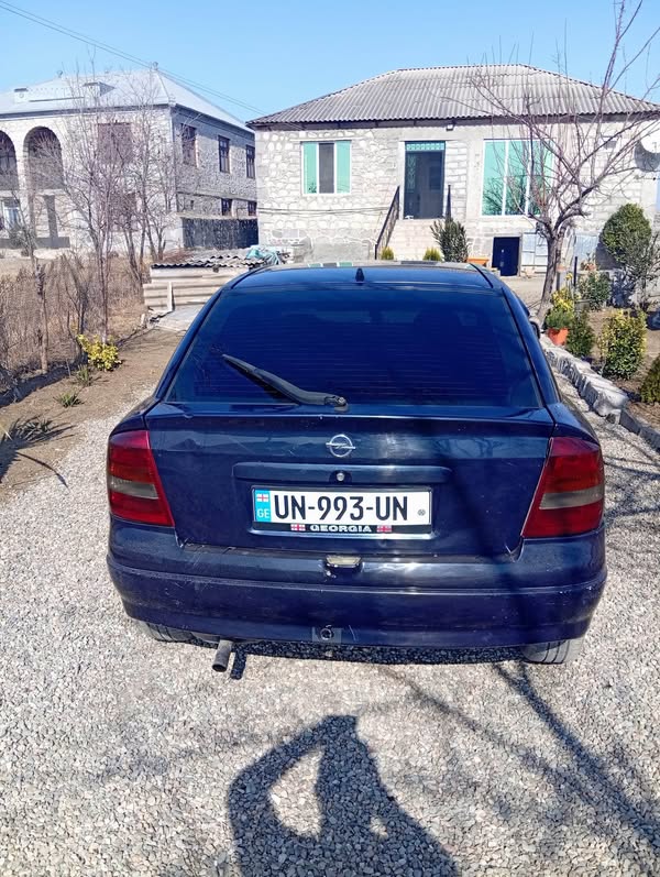 Avtomobil 1999