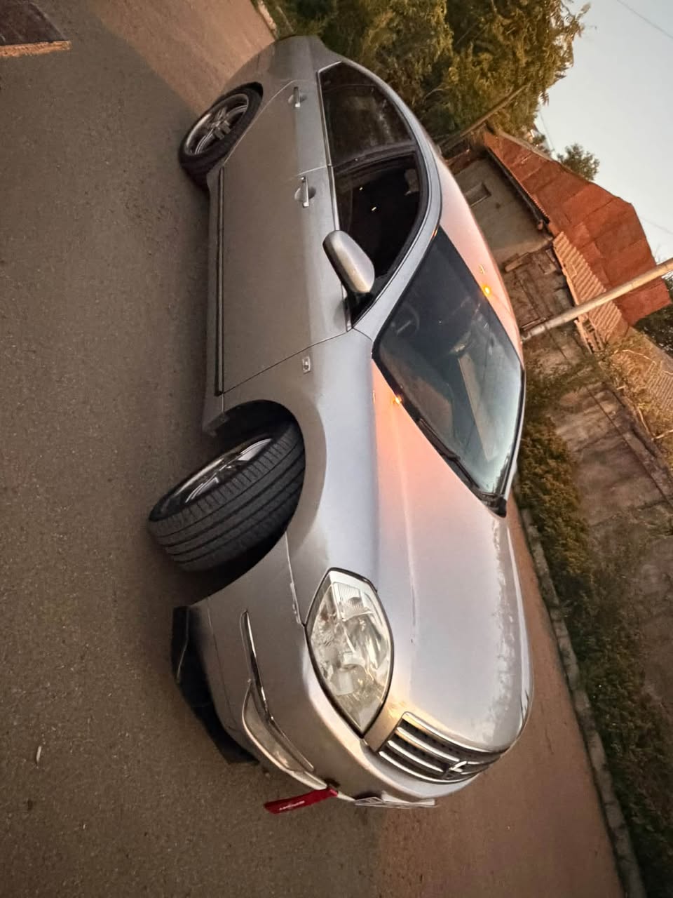 Nissan 2005 — 2,850$