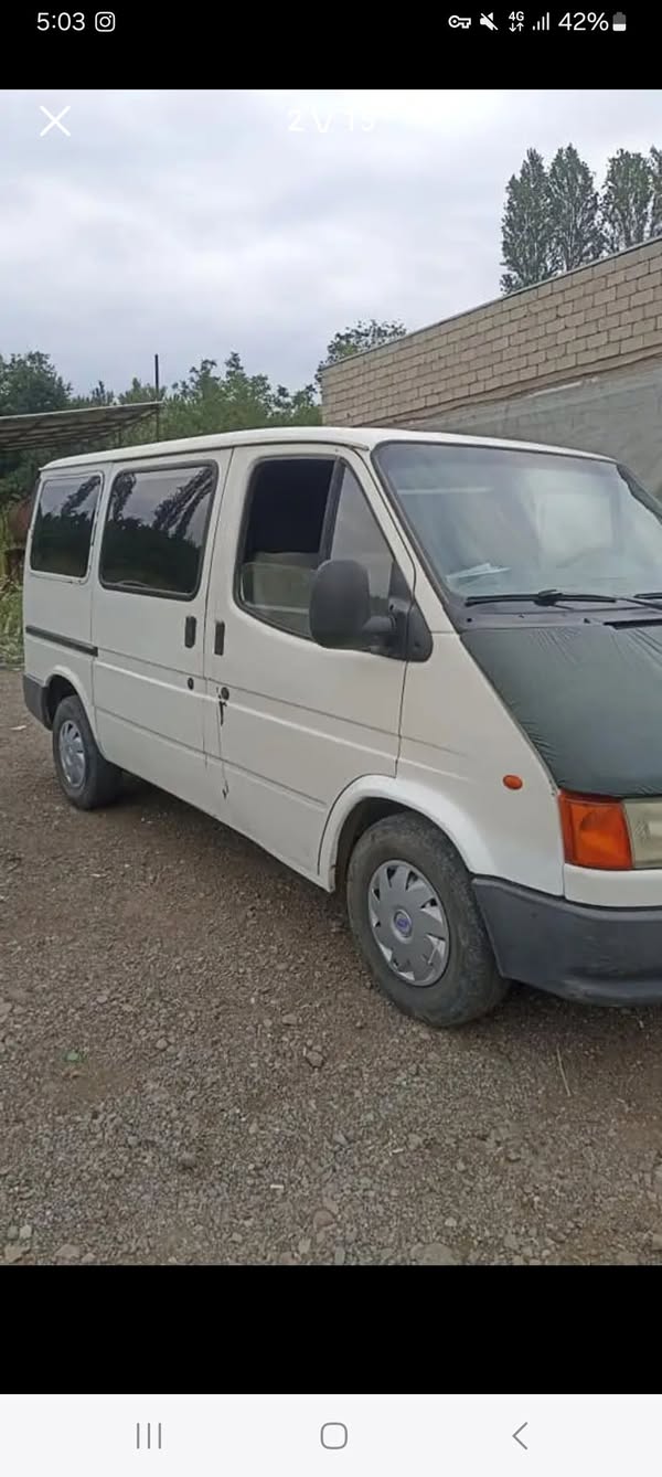 Avtomobil