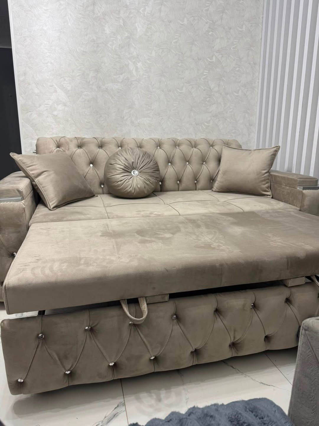 Yeni divan-yataq evdən