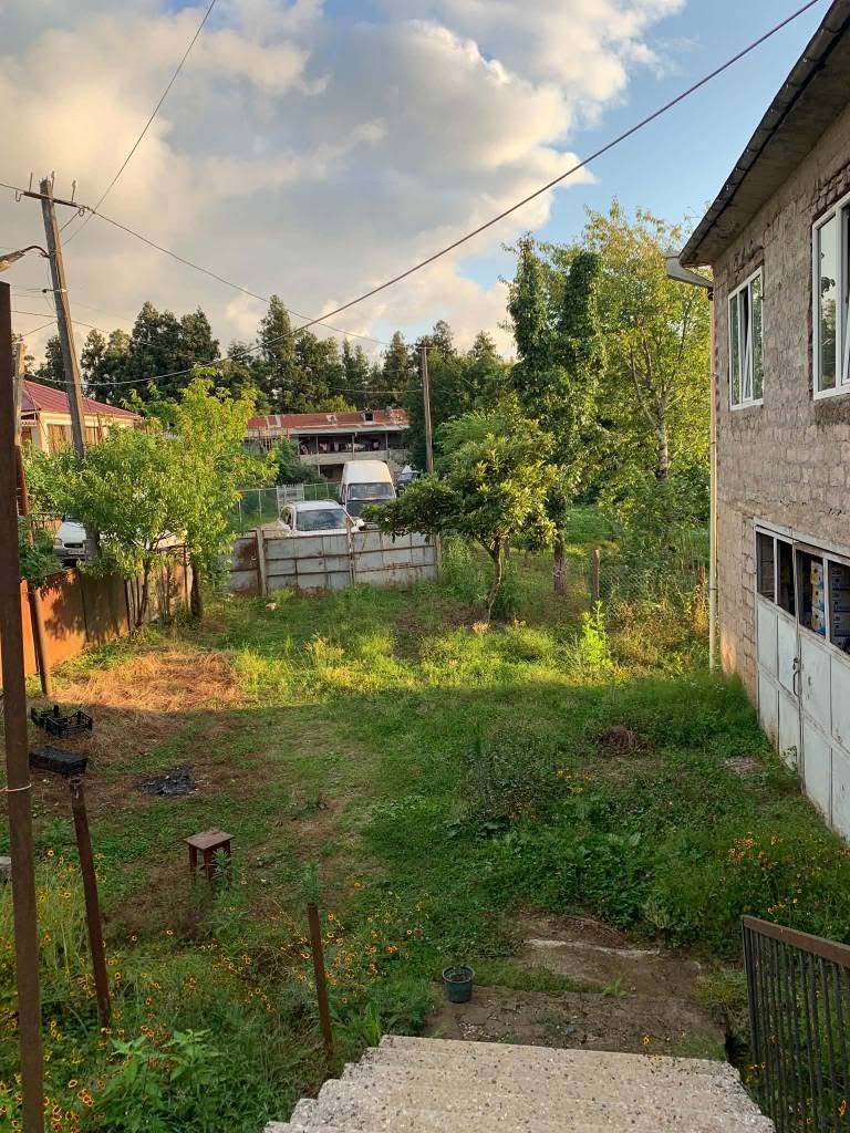 35000$ Ozurgeti şəhərinin Naruja kəndində kommunikasiyalarla ev satılır.