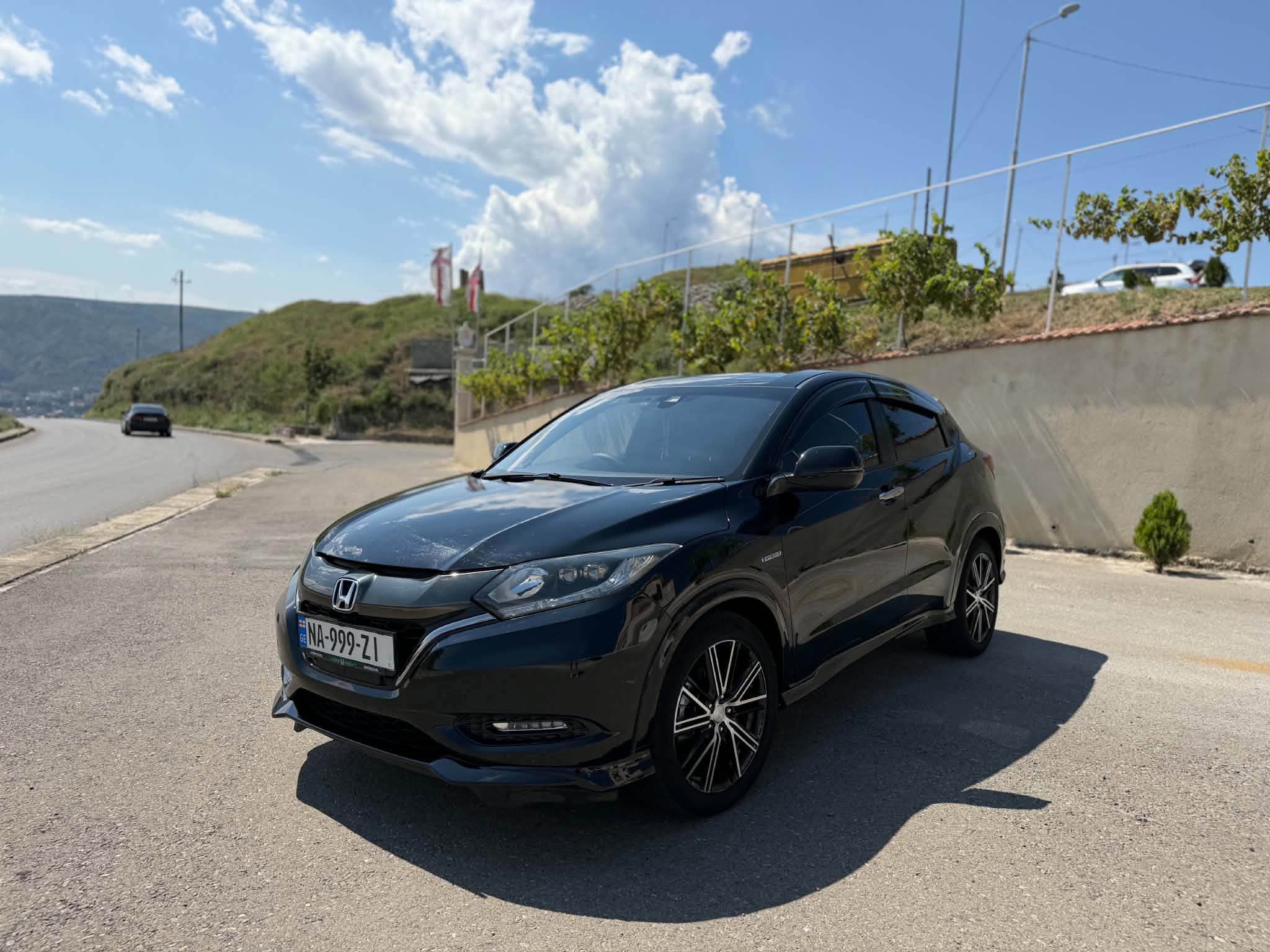 Honda Vezel 2016 — 11,500$