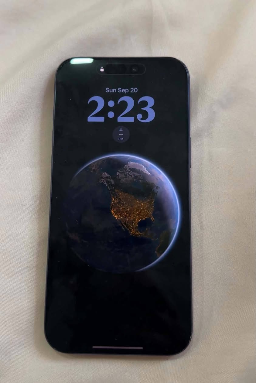 Վաճառվում է 17 Պրո Մաքս 512ԳԲ (eSIM). — 3,400$