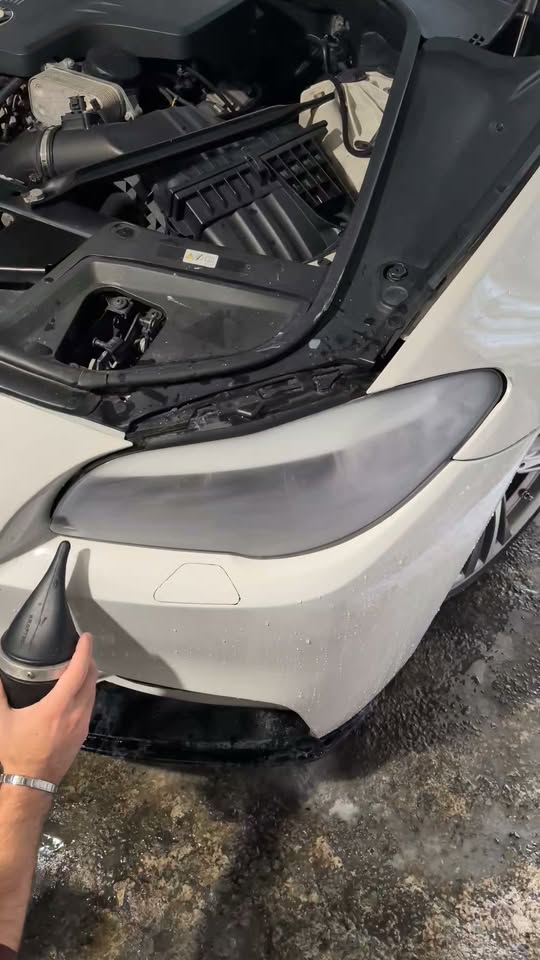 BMW F10🔥 გაუკეთდა ფარების ორთქლით პოლირება — 40₾