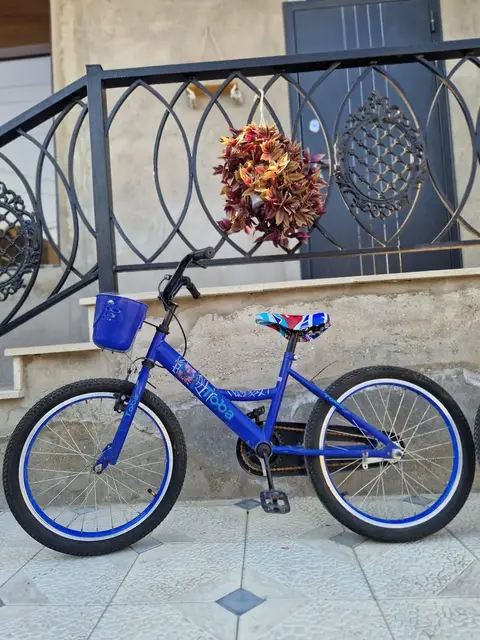 Avtomobil — 50₼