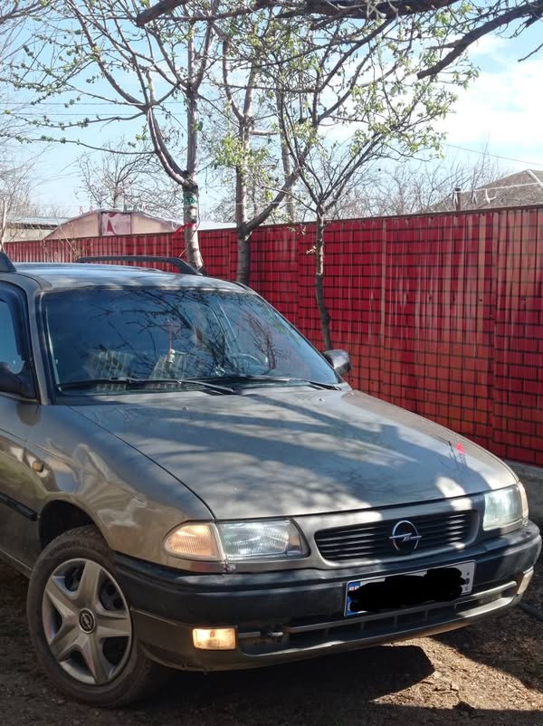 Avtomobil