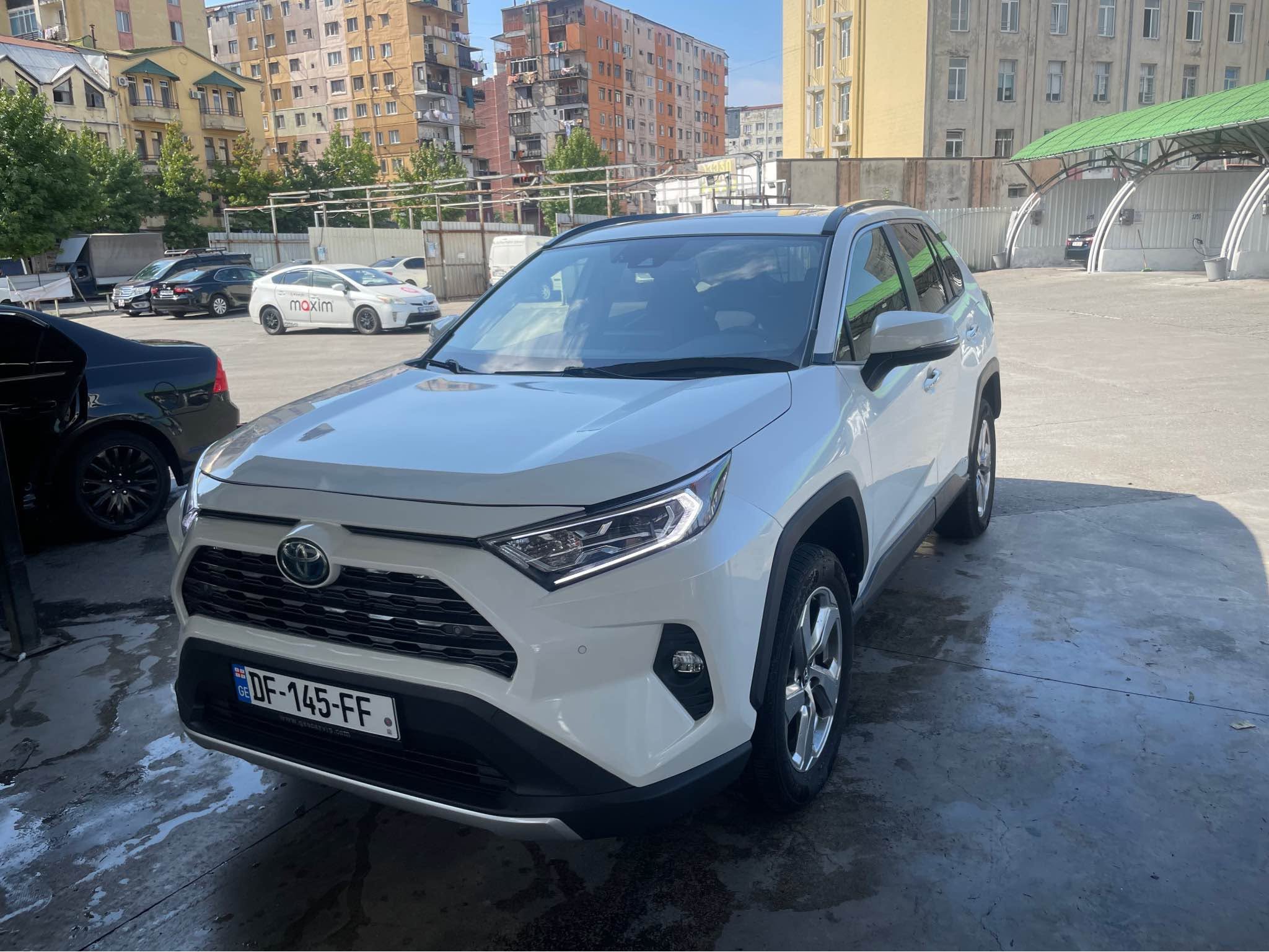 Toyota RAV4 2019 — 18,000$