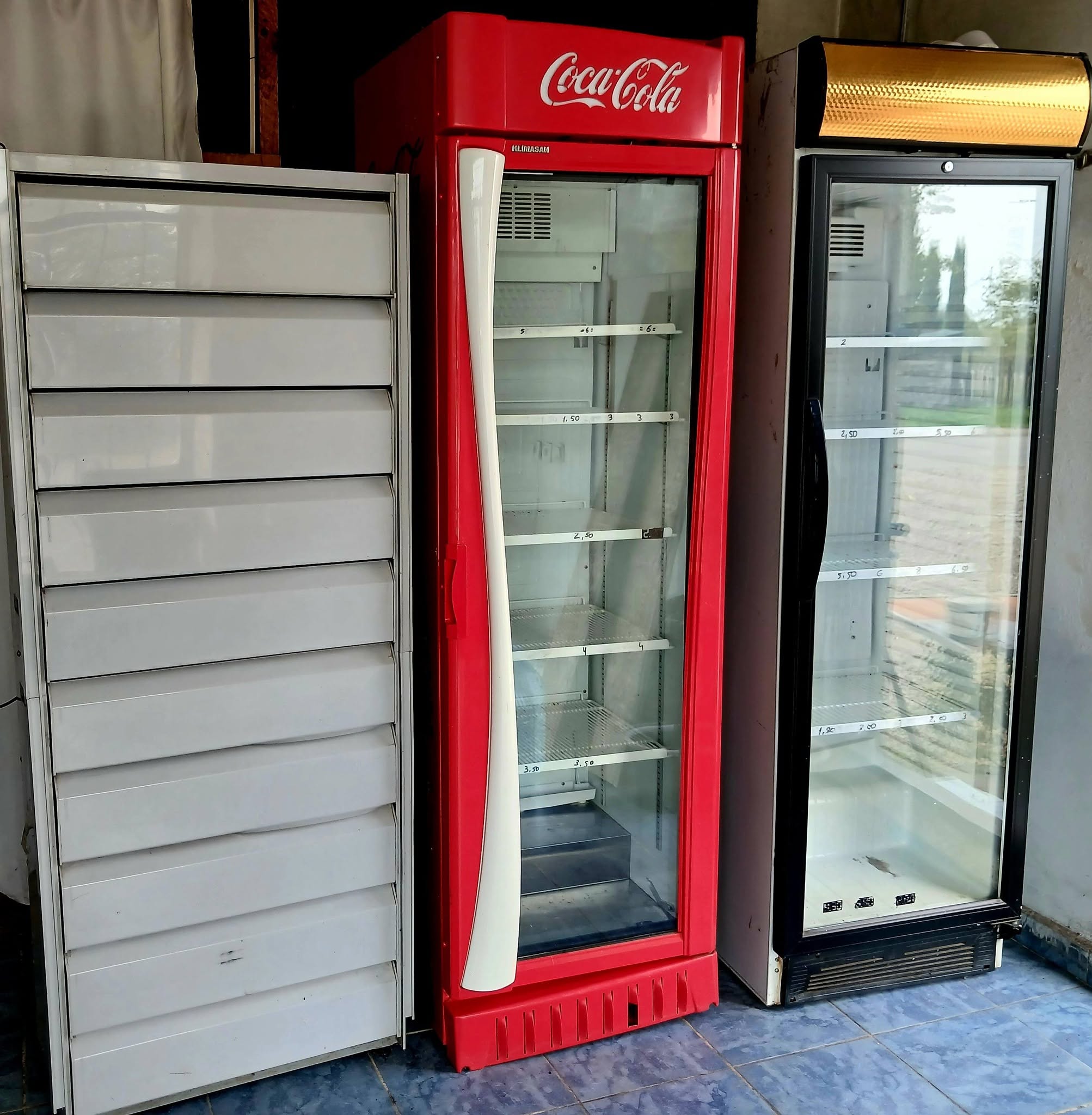 Ticari gösterim buzdolabı, satış için ayarlandı