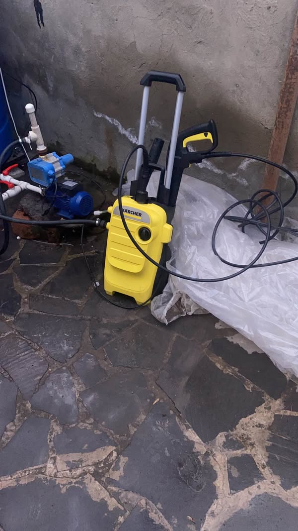Avtomobil