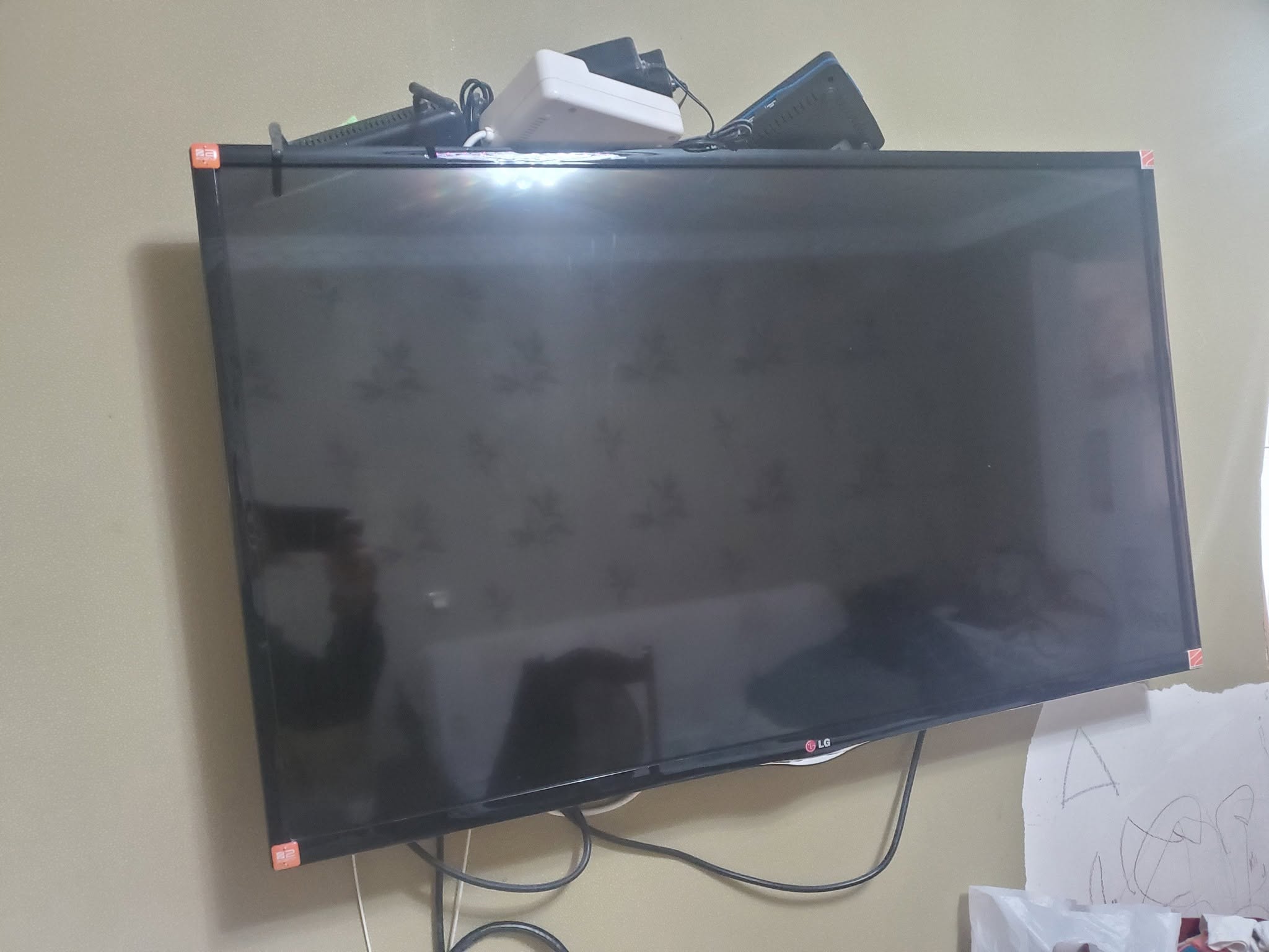 1 metreye kadar ekran boyutuna sahip LG televizyon 400₾'ye satılır
