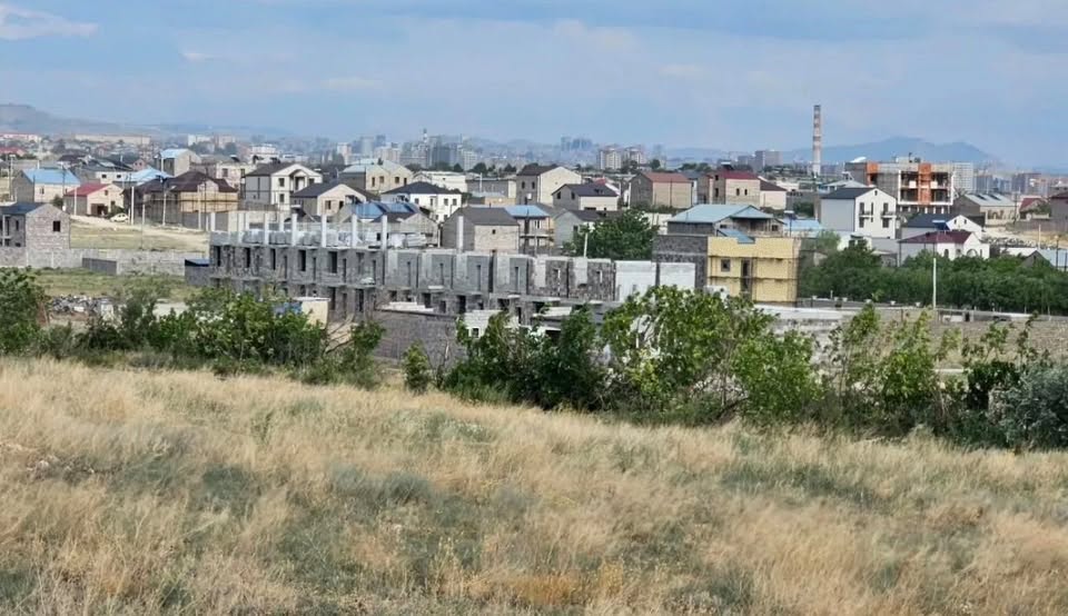 Վաճառվում է 936 քմ հողատարածք Զովունիում՝ — 100,000$