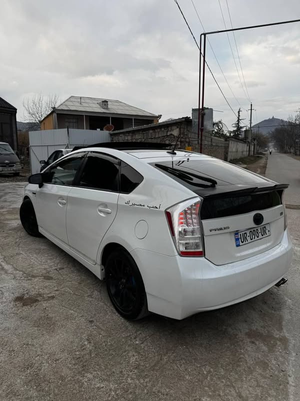 Avtomobil