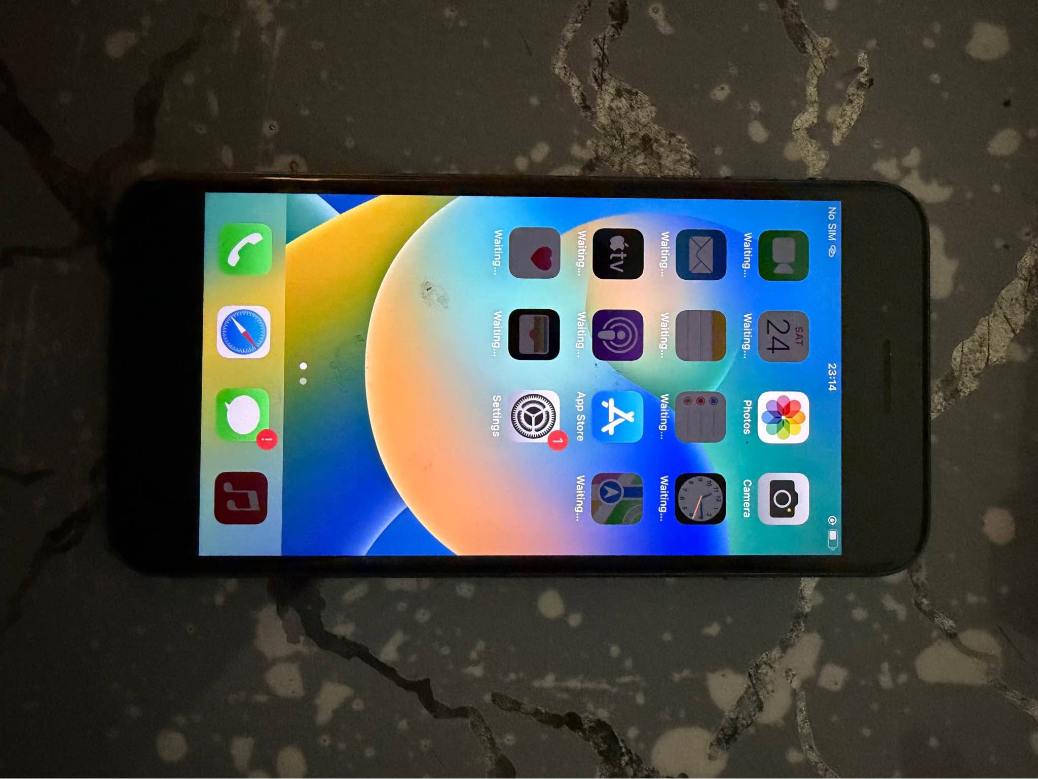 iPhone 8 Plus ამერიკული, დამტენით