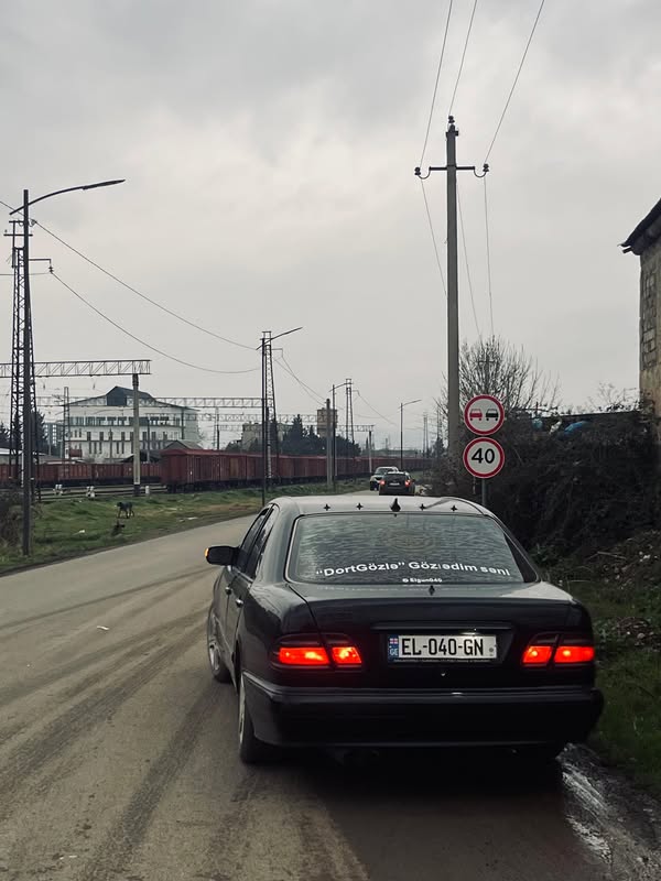 Avtomobil