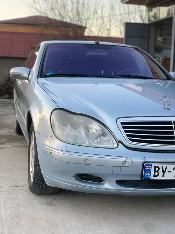 Avtomobil