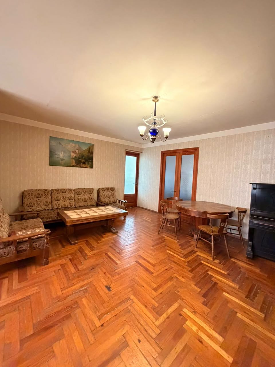 იყიდება 5-ოთახიანი ბინა, თბილისი — $140,000