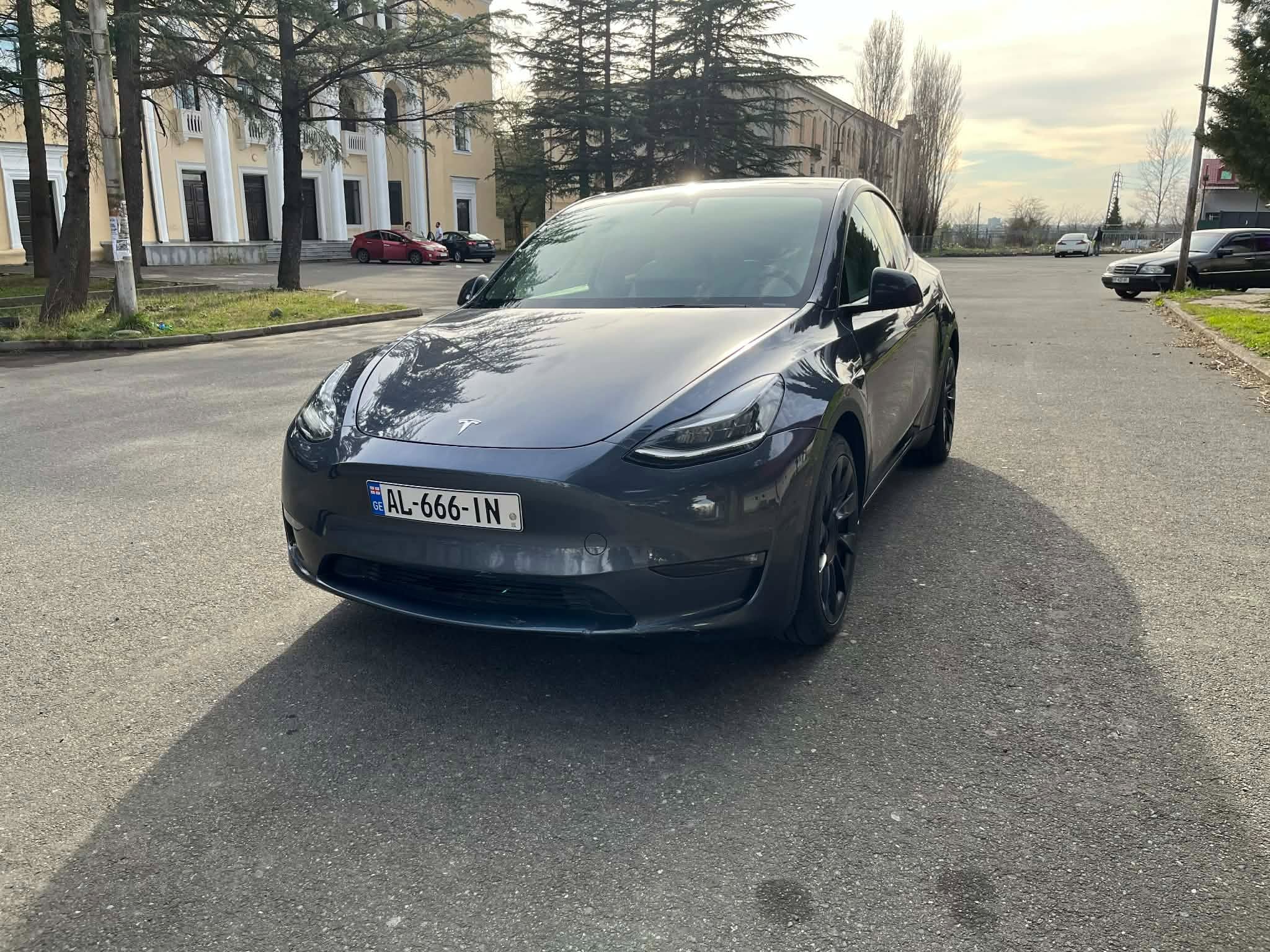 Model Y 2022 — 20,000$