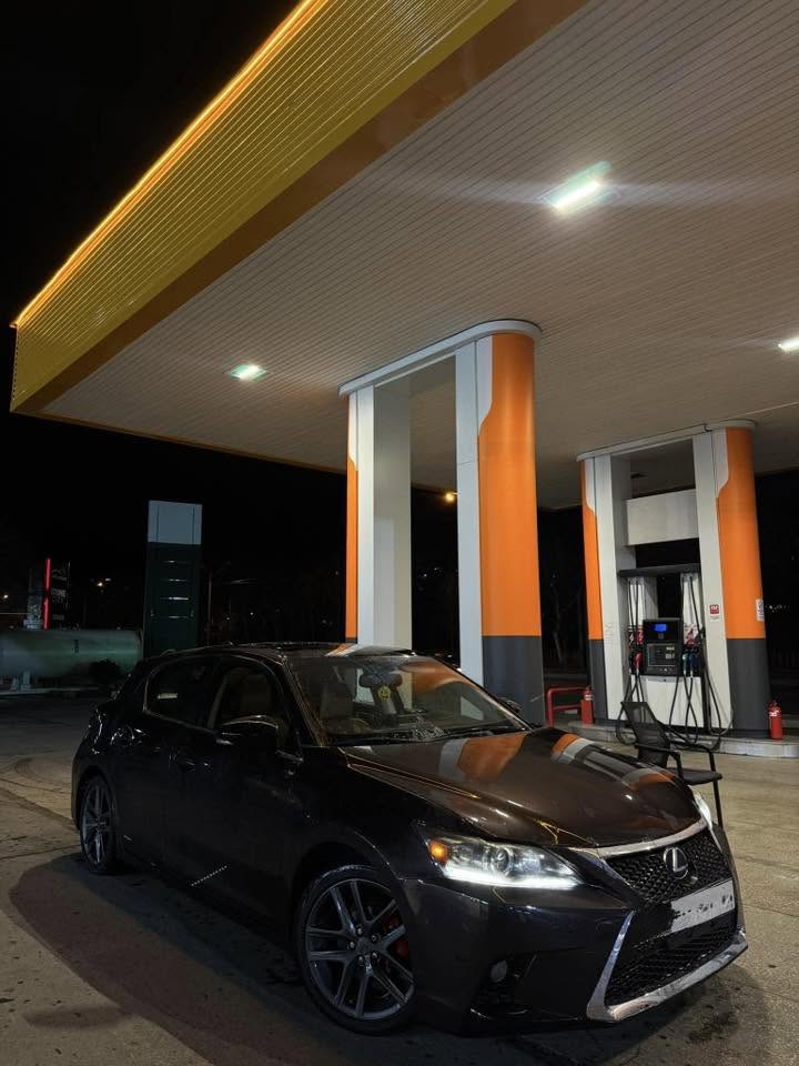 Lexus CT200h 2015 — 9,500$