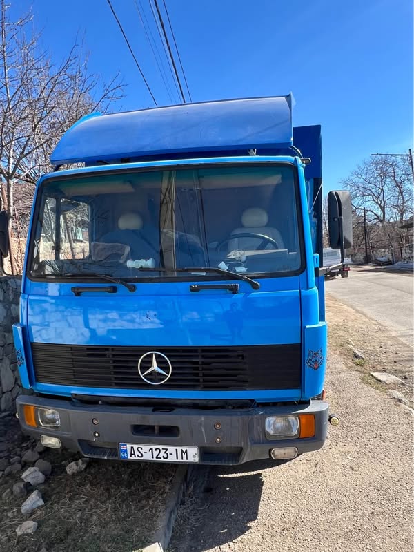Mercedes-Benz 1990